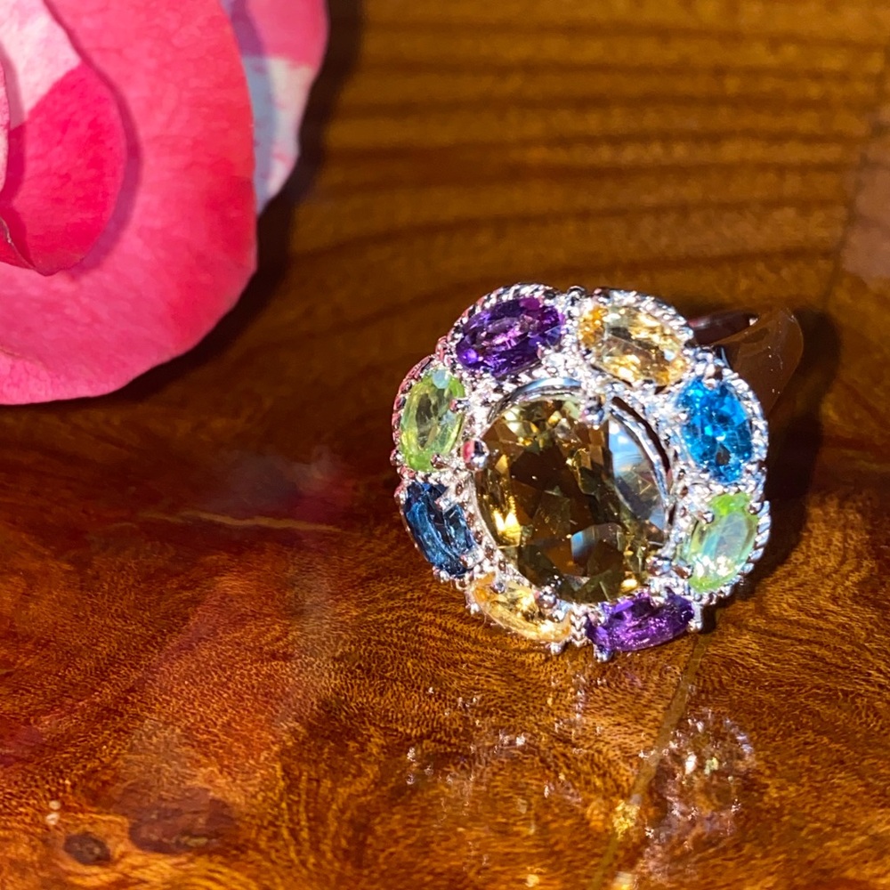 Beautiful Gemstone Ring - image 5